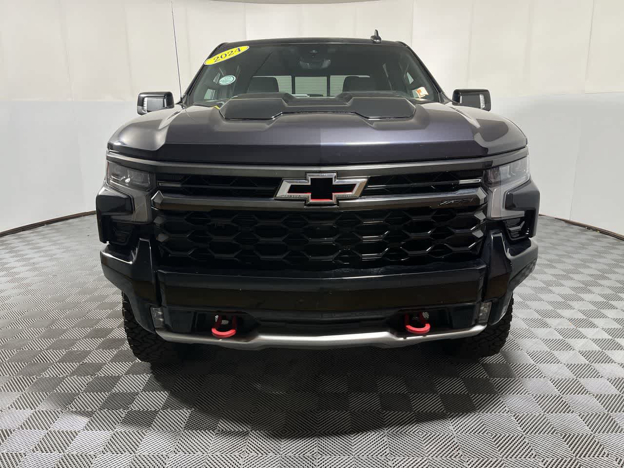 Used 2024 Chevrolet Silverado 1500 ZR2 w/ Technology Package AWD/4WD image 3