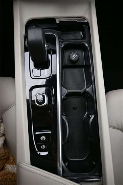 Used 2023 Volvo XC60 B5 Plus w/ Protection Package Premier image 11