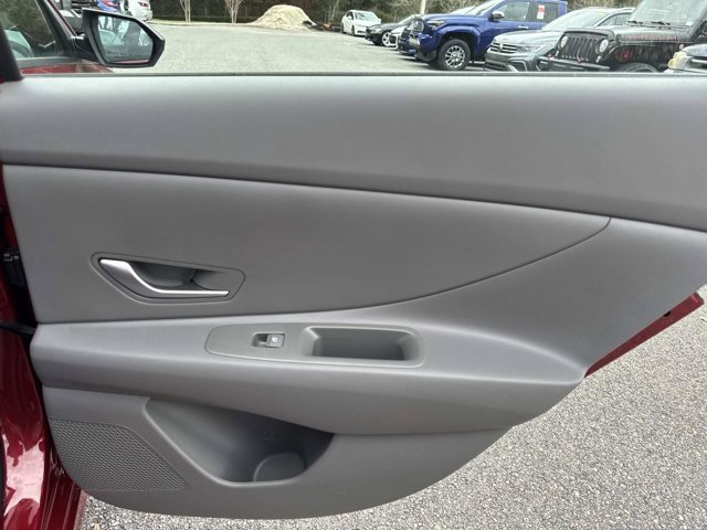 Used 2024 Hyundai Elantra SEL image 18