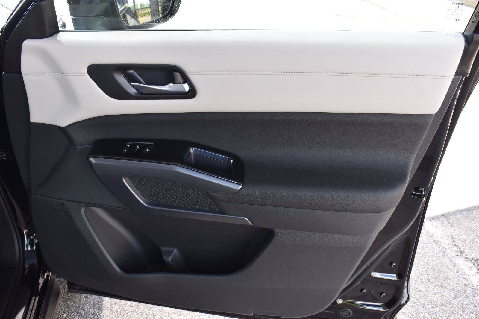 Used 2025 Nissan Pathfinder SL FWD image 71