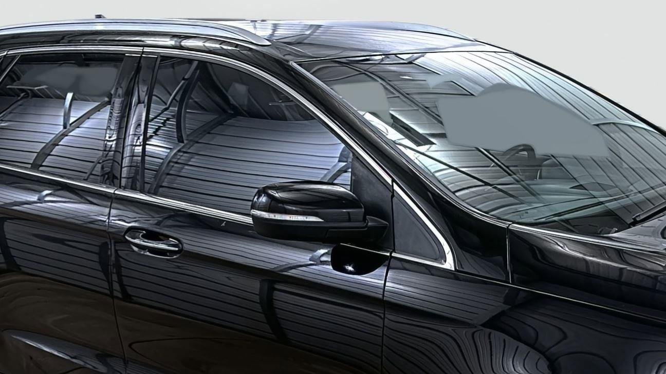 Used 2019 Ford Edge Titanium image 15