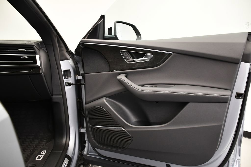 Used 2025 Audi Q8 Premium Plus image 44