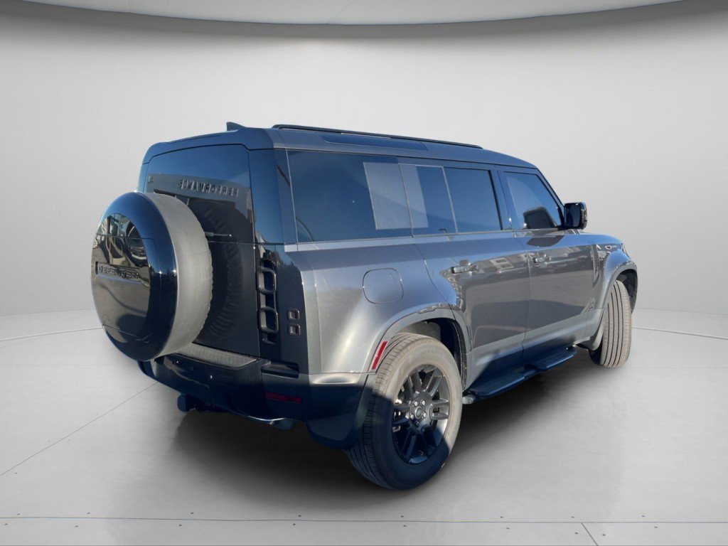 Used 2025 Land Rover Defender 110 S image 5