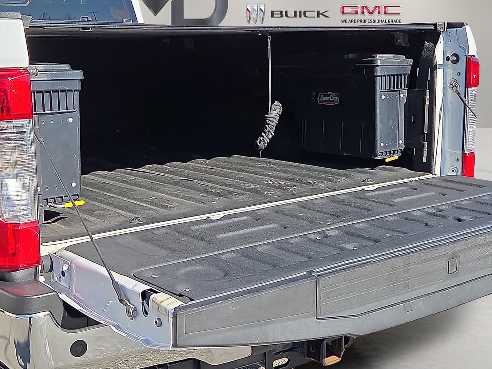 Used 2018 Ford F350 Lariat w/ Chrome Package image 9