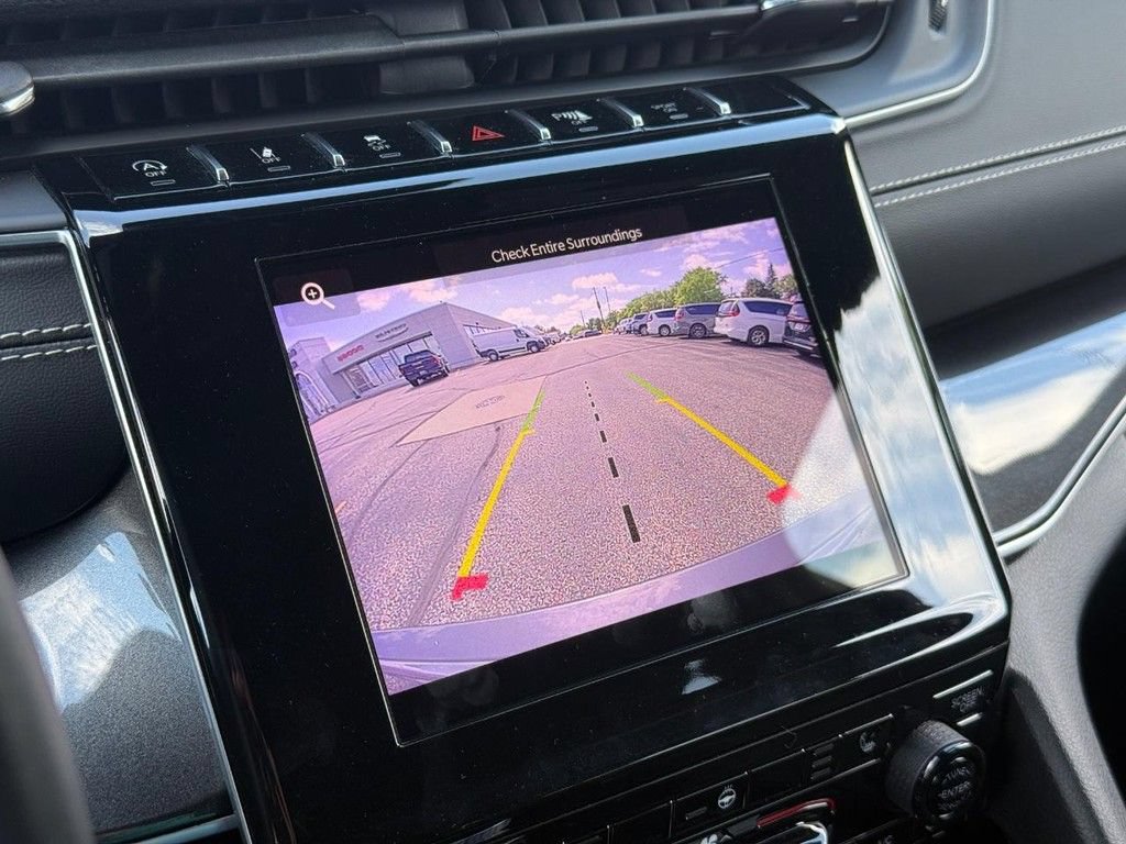 Used 2022 Jeep Grand Cherokee Altitude AWD/4WD image 18