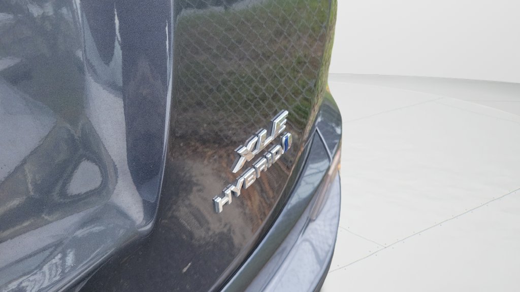 Used 2018 Toyota RAV4 XLE AWD/4WD image 8