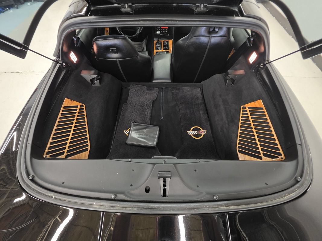 Used 1994 Chevrolet Corvette Coupe RWD image 22