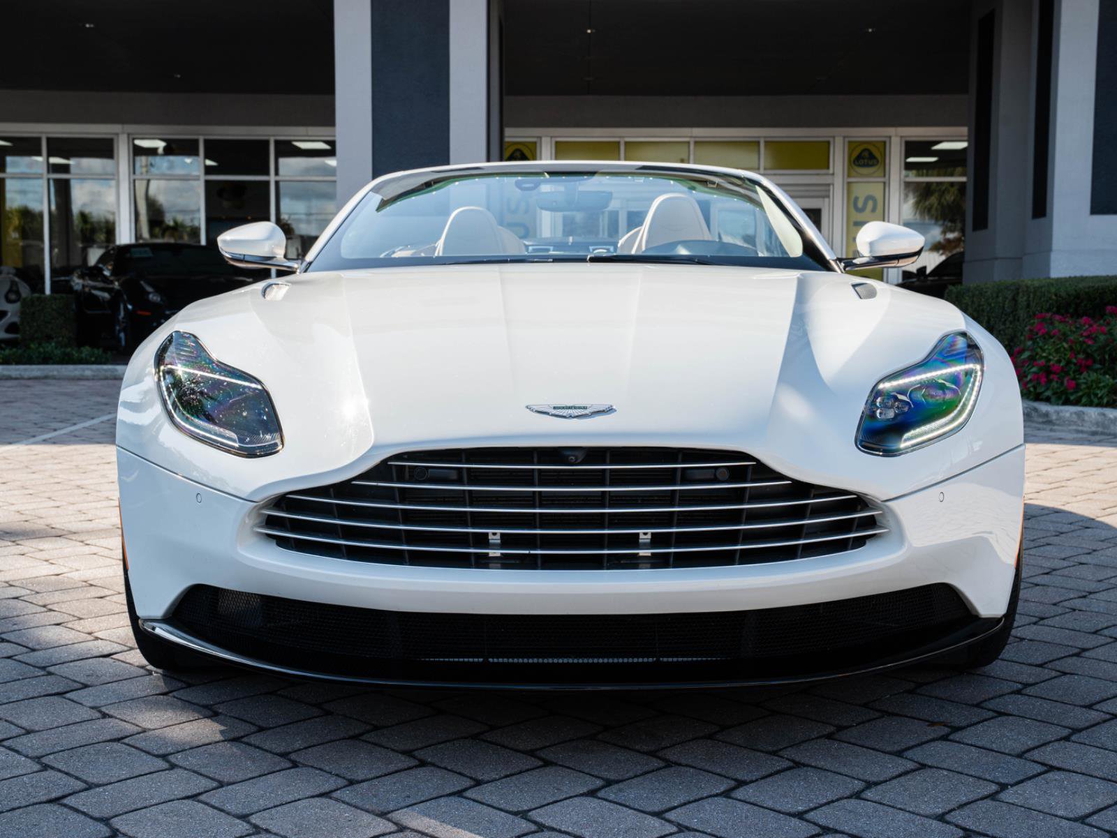 Used 2019 Aston Martin DB11 Volante image 21