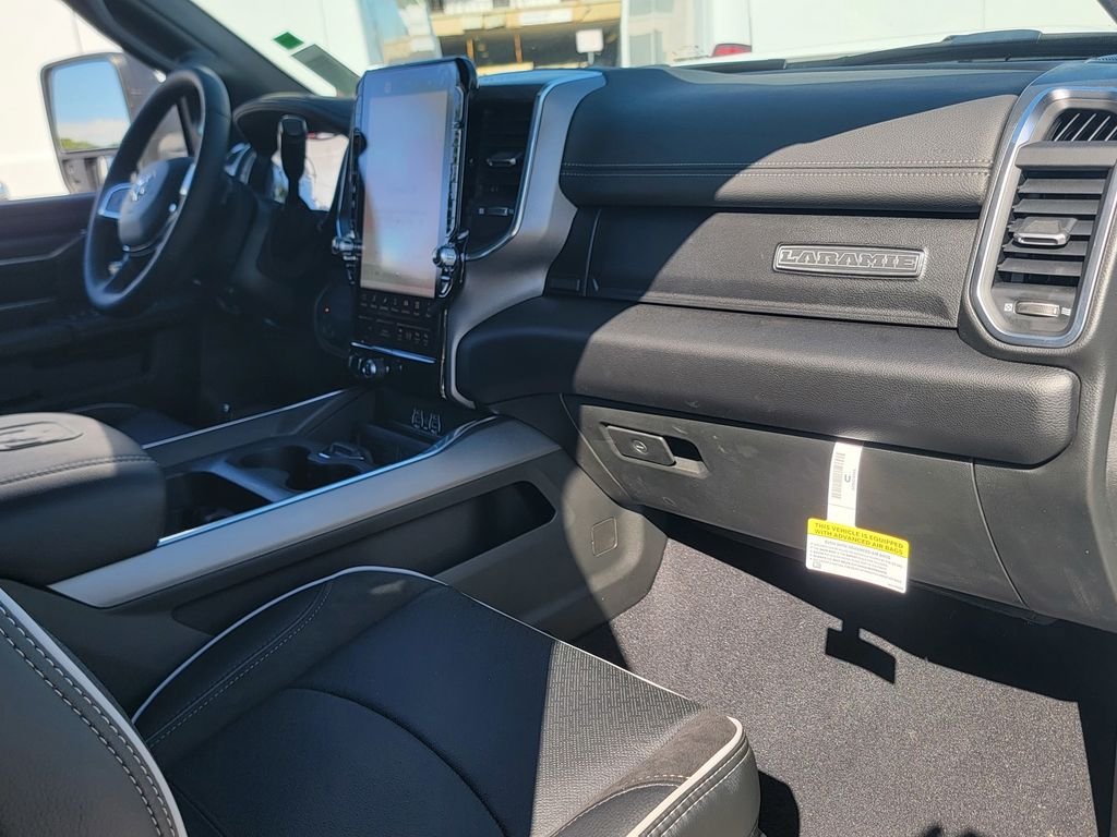 New 2026 RAM 2500 Laramie AWD/4WD image 12