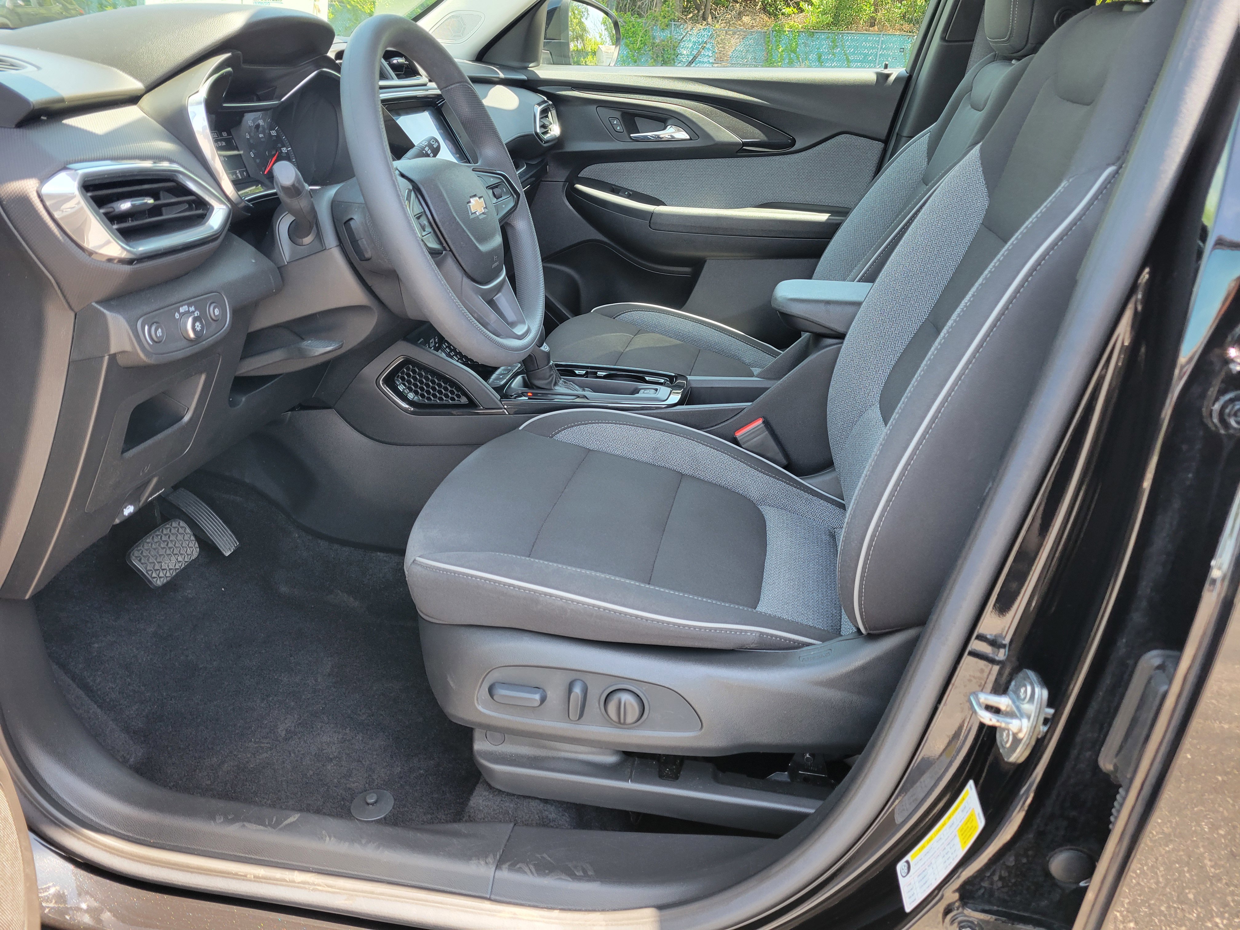 Certified 2023 Chevrolet TrailBlazer LT w/ Convenience Package FWD image 27