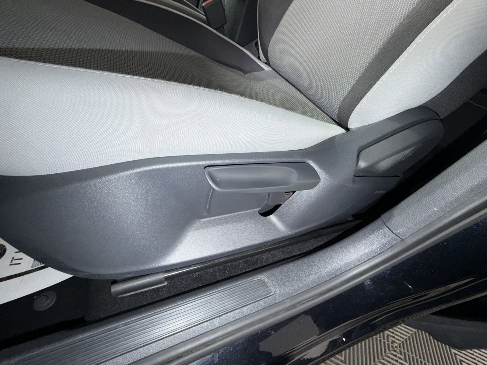 Used 2022 Volkswagen Taos S image 14