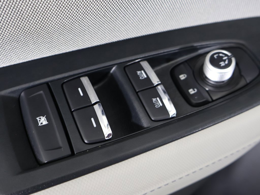 Used 2025 Subaru Forester Premium image 37