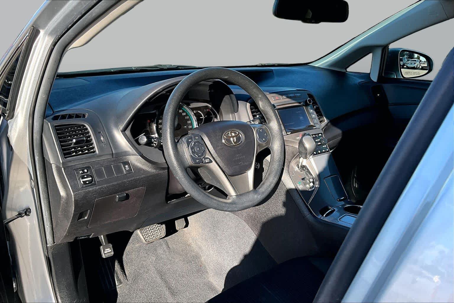 Used 2015 Toyota Venza LE FWD image 17