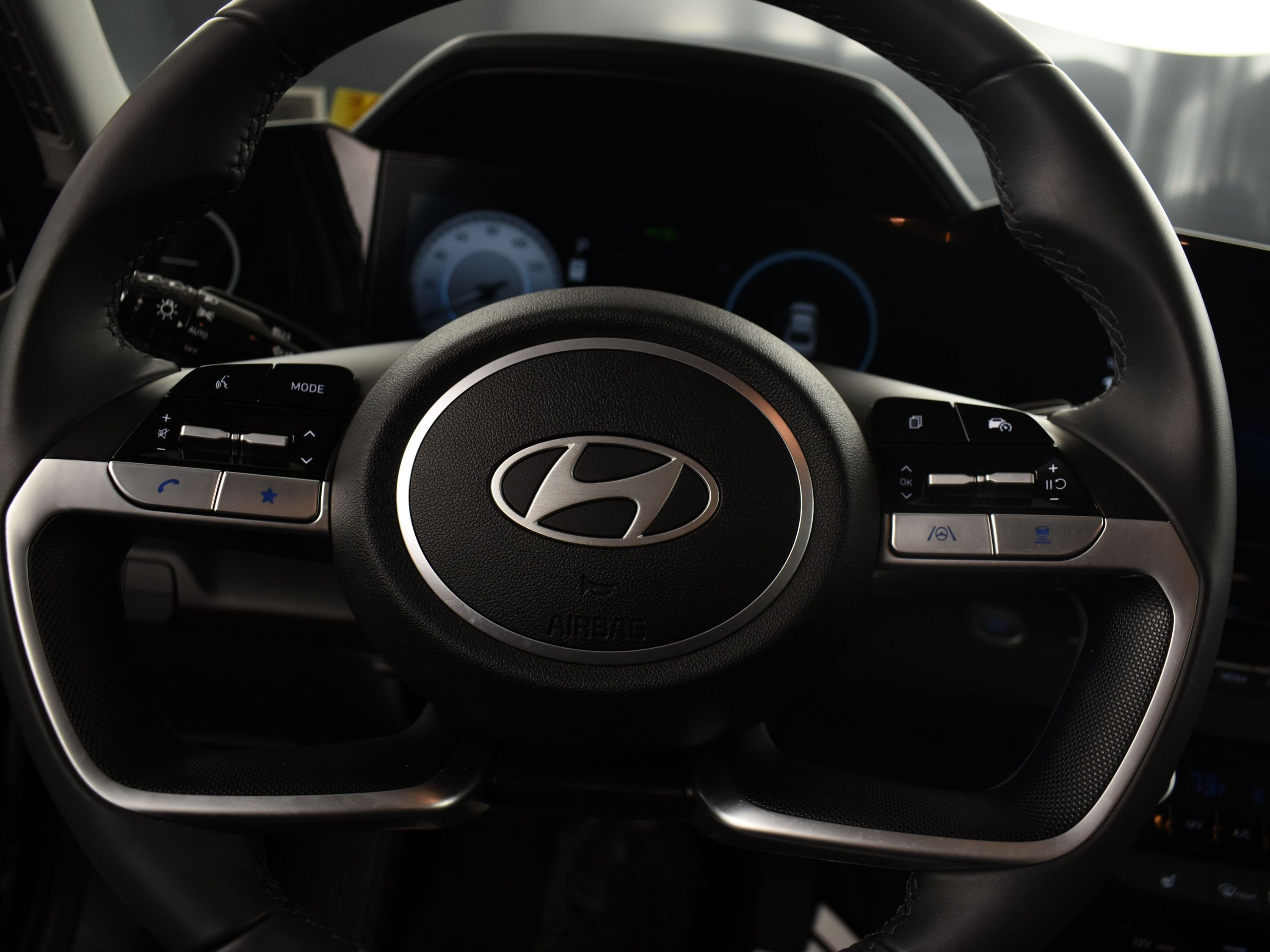 Used 2025 Hyundai Elantra SEL image 41