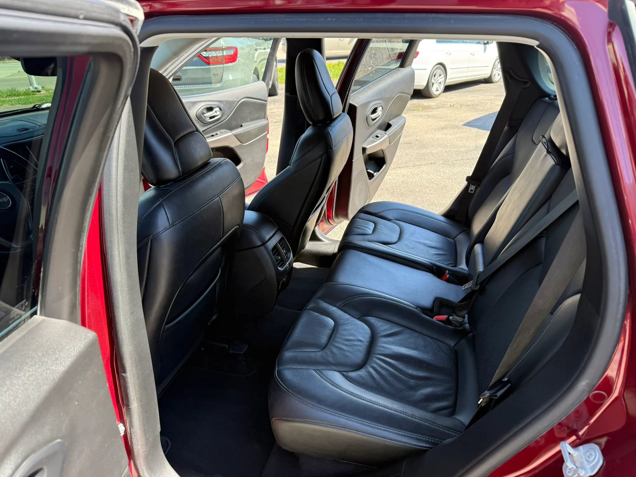 Used 2021 Jeep Cherokee Latitude Lux w/ Comfort/Convenience Group image 11