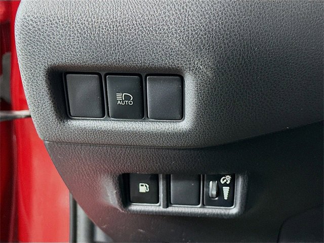 Used 2020 Toyota C-HR LE image 10