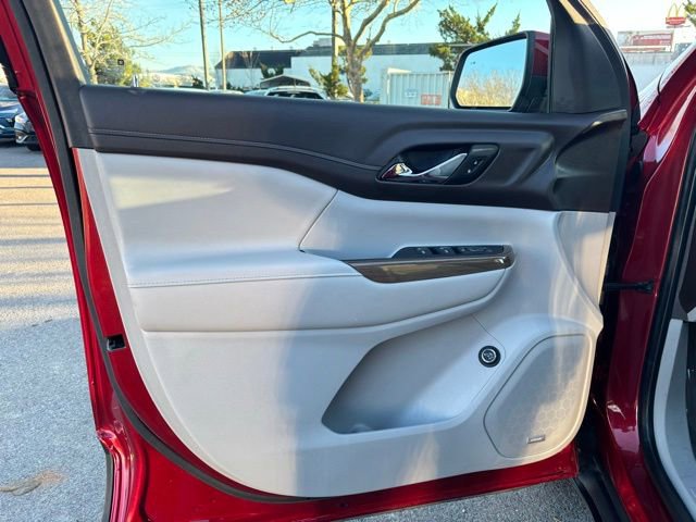 Used 2023 GMC Acadia SLE w/ Driver Convenience Package image 8