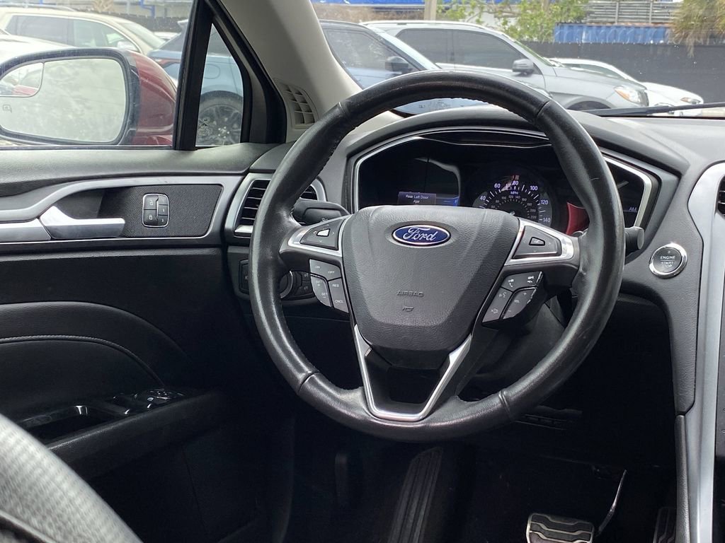 Used 2013 Ford Fusion Titanium image 3