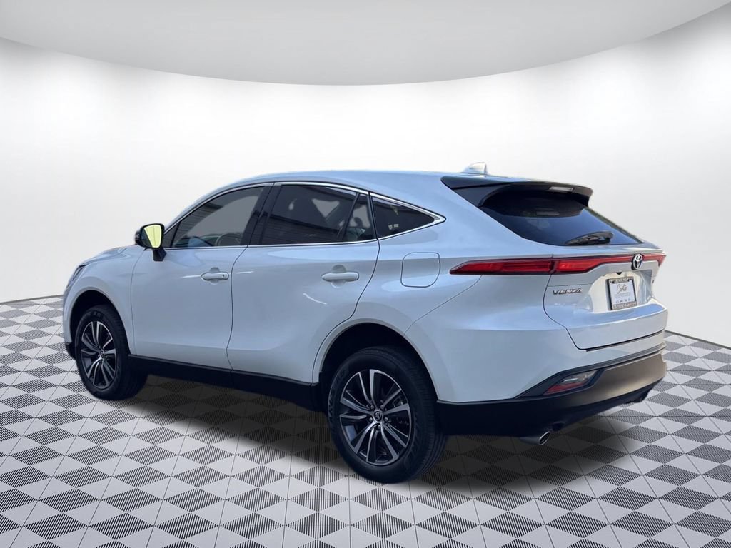 Used 2022 Toyota Venza LE AWD/4WD image 5