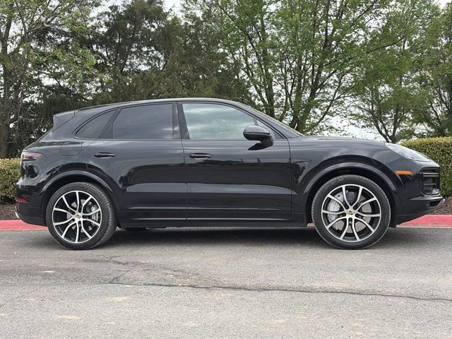 Used 2019 Porsche Cayenne Turbo image 2