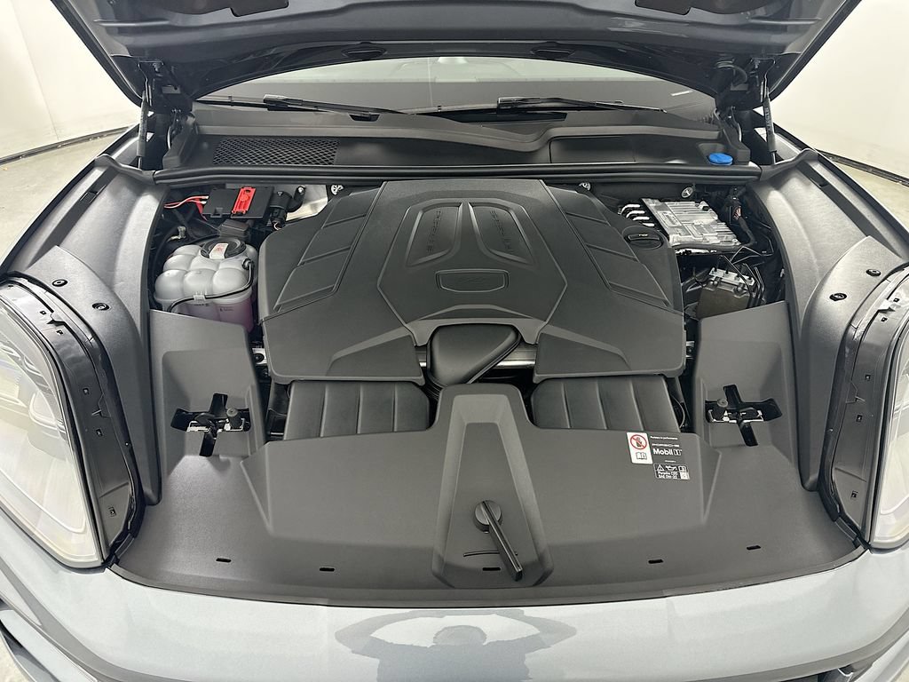 New 2026 Porsche Cayenne Coupe AWD/4WD image 31