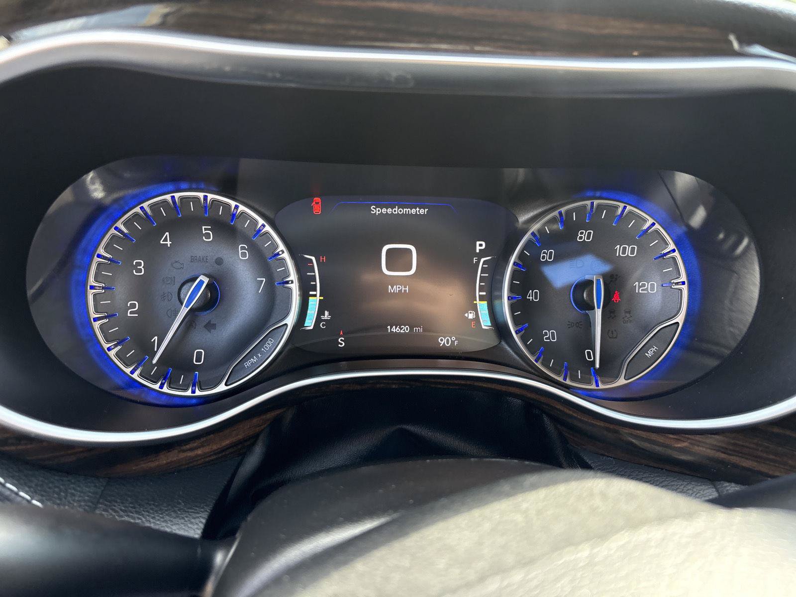 Used 2024 Chrysler Pacifica Limited FWD image 17