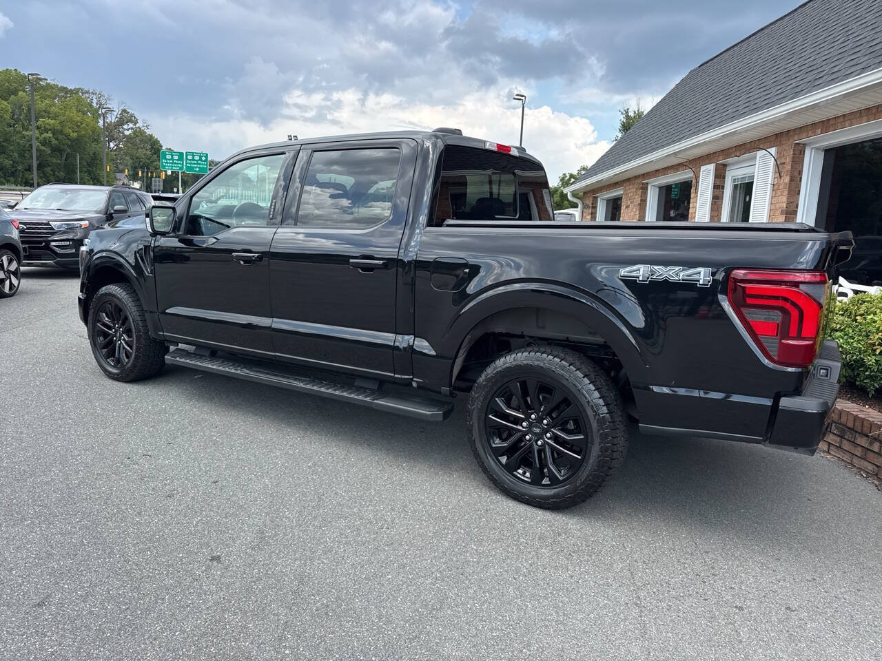 Used 2024 Ford F150 Lariat w/ Equipment Group 502A High AWD/4WD image 18