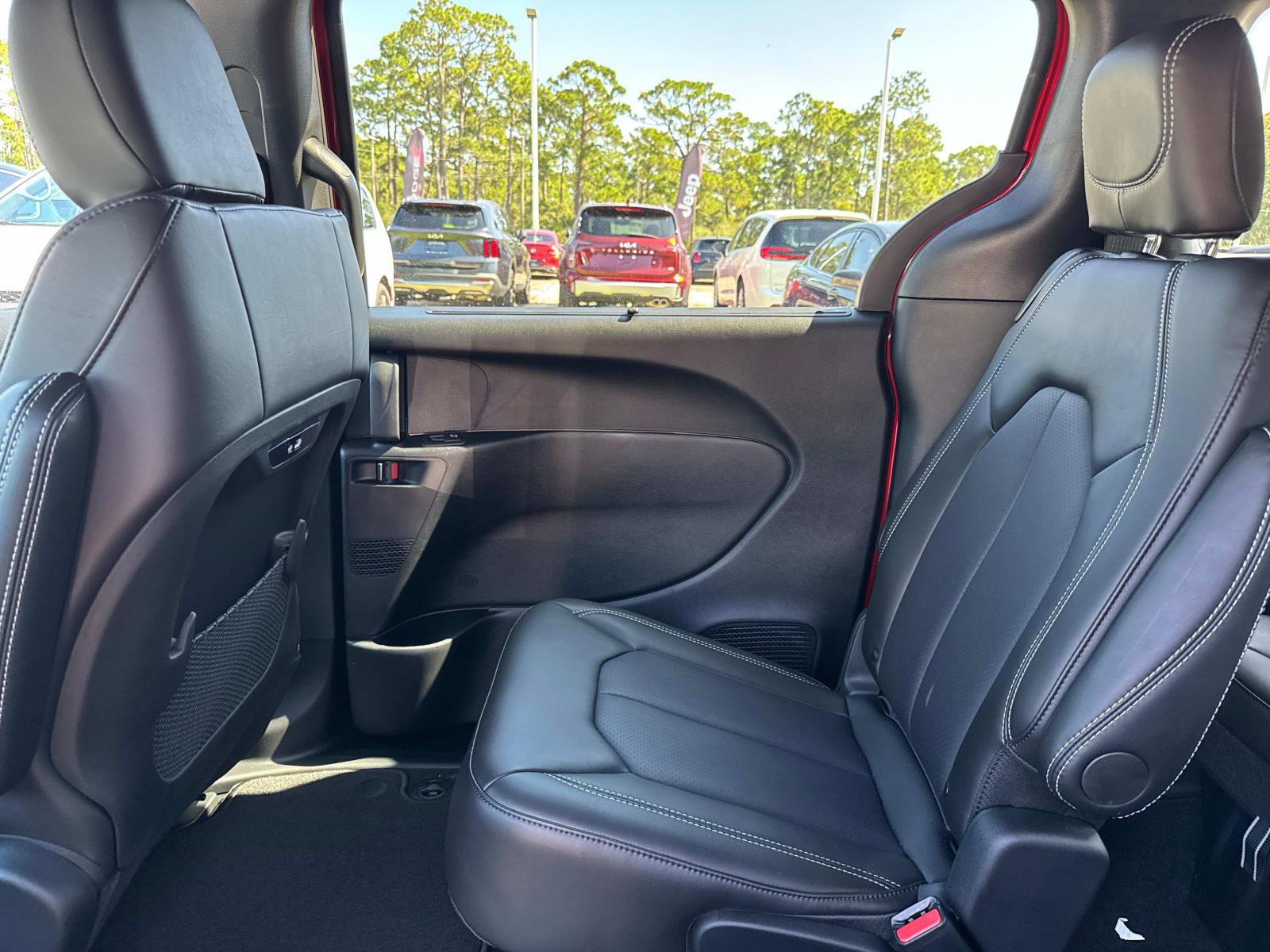 New 2026 Chrysler Pacifica Select image 14