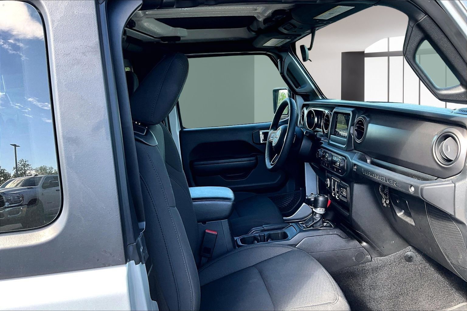 Used 2023 Jeep Wrangler Sport S image 28