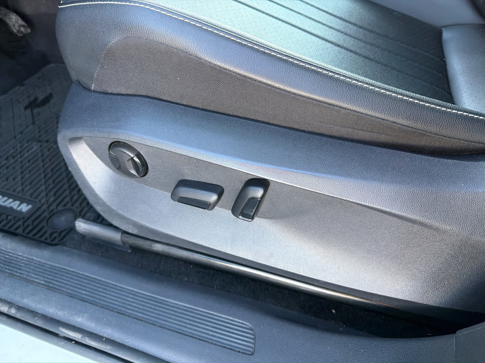 Used 2024 Volkswagen Tiguan SE image 21