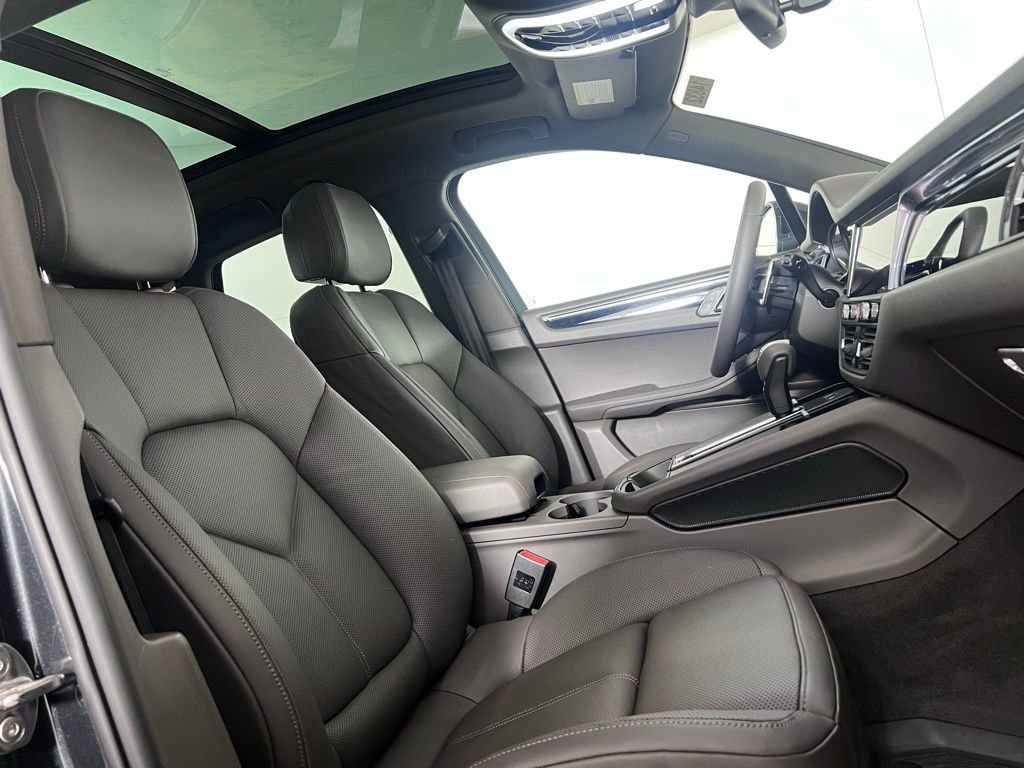 Certified 2025 Porsche Macan image 20