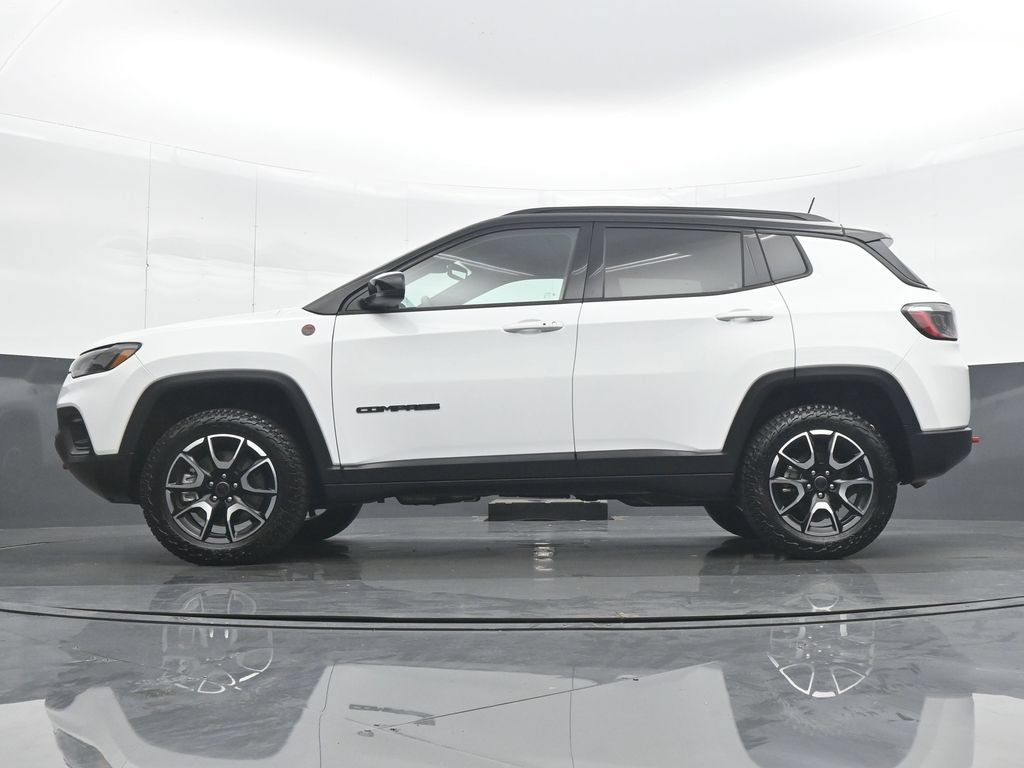 Used 2026 Jeep Compass Trailhawk AWD/4WD image 31