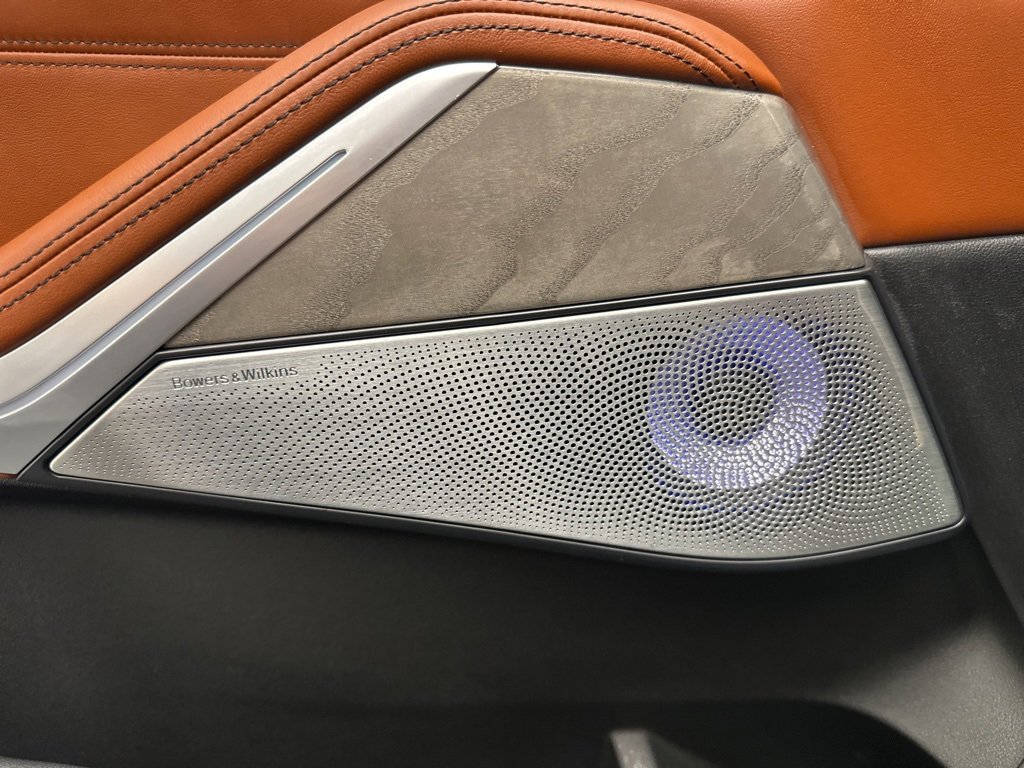 Used 2023 BMW X7 M60i w/ Executive Package image 33