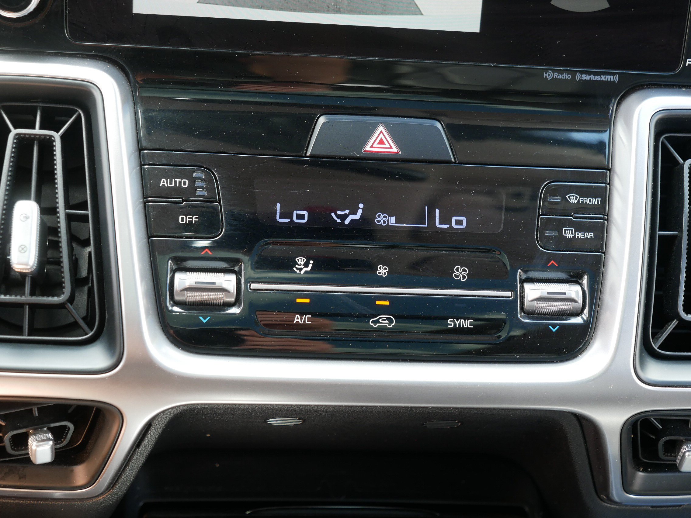 Used 2023 Kia Sorento S w/ Panoramic Sunroof Package AWD/4WD image 29