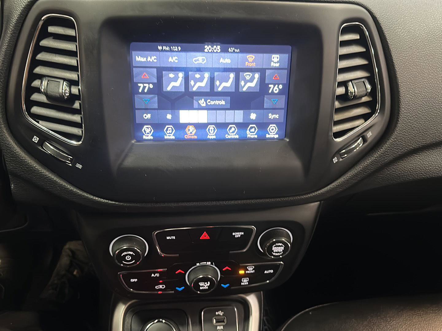 Used 2018 Jeep Compass Latitude w/ Popular Equipment Group AWD/4WD image 20