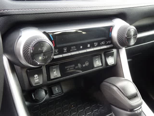 Used 2020 Toyota RAV4 XLE w/ Convenience Package AWD/4WD image 13