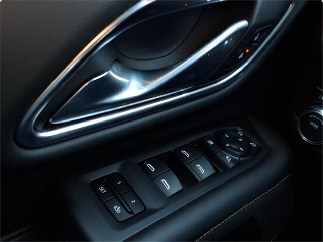 Used 2021 GMC Yukon AT4 w/ Technology Package image 15