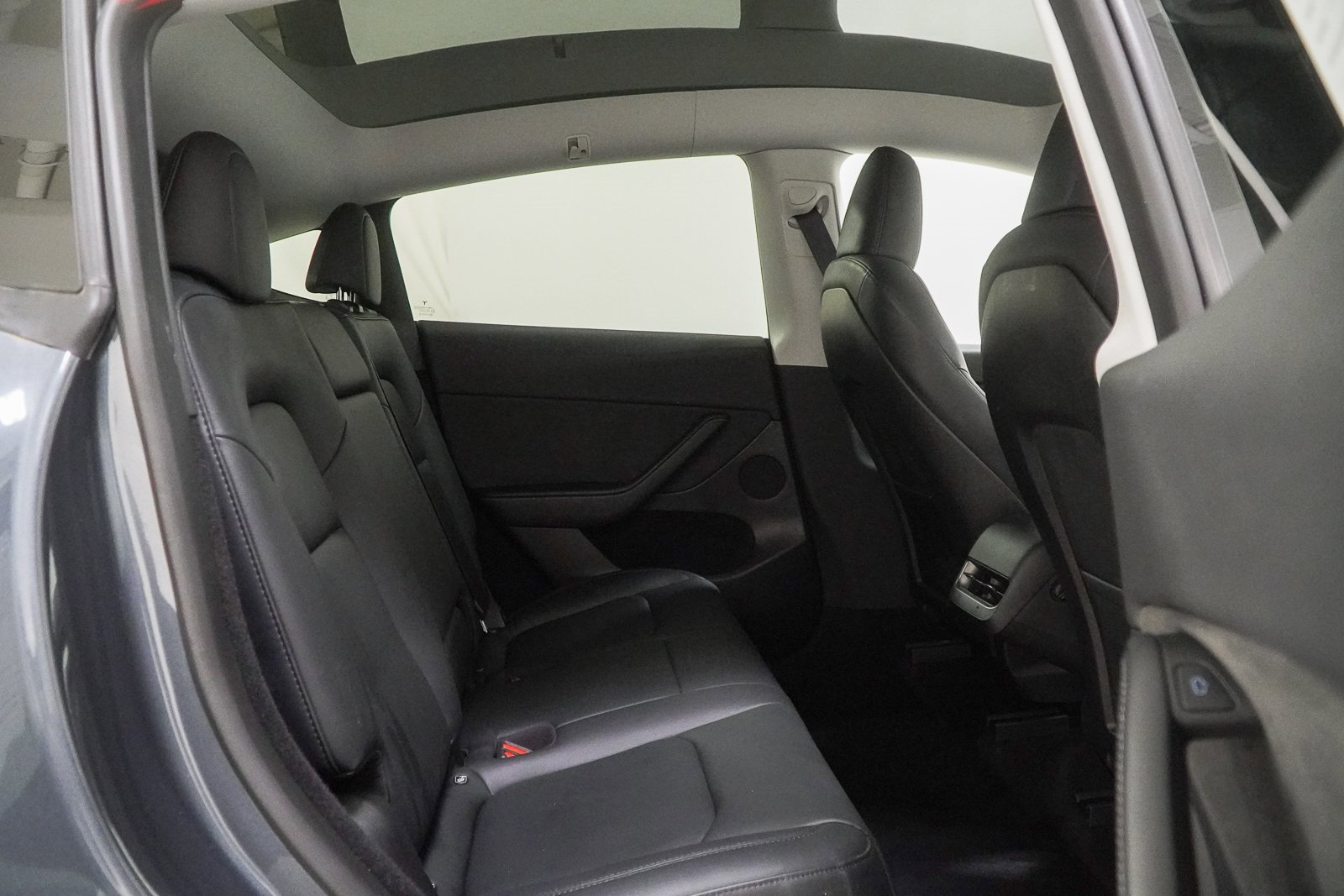 Used 2023 Tesla Model Y Long Range image 40