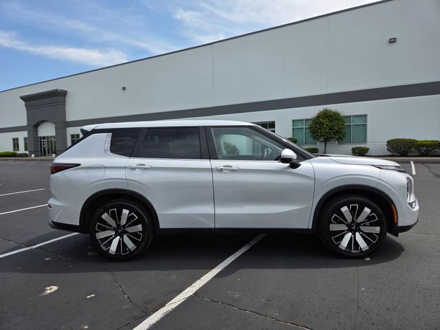 Used 2025 Mitsubishi Outlander SE AWD/4WD image 6