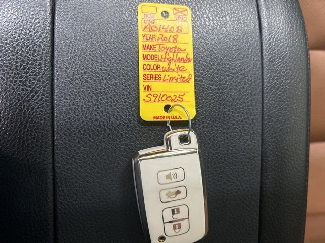 Used 2018 Toyota Highlander Limited image 16