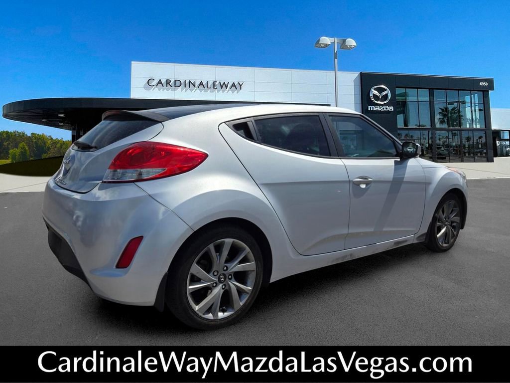 Used 2016 Hyundai Veloster FWD image 4