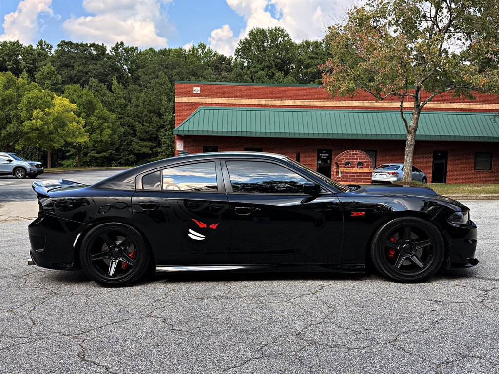Used 2017 Dodge Charger R/T Scat Pack w/ Beats Audio Group RWD image 4
