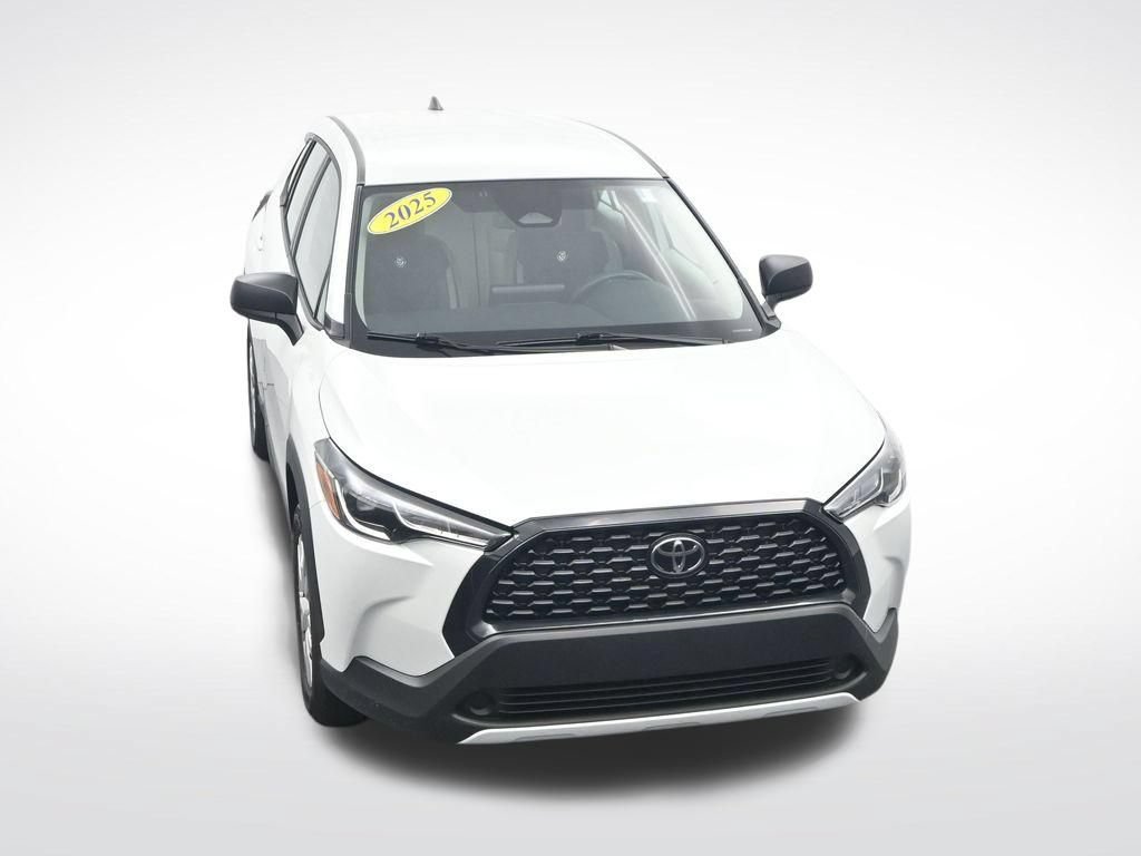 Used 2025 Toyota Corolla Cross L FWD image 25