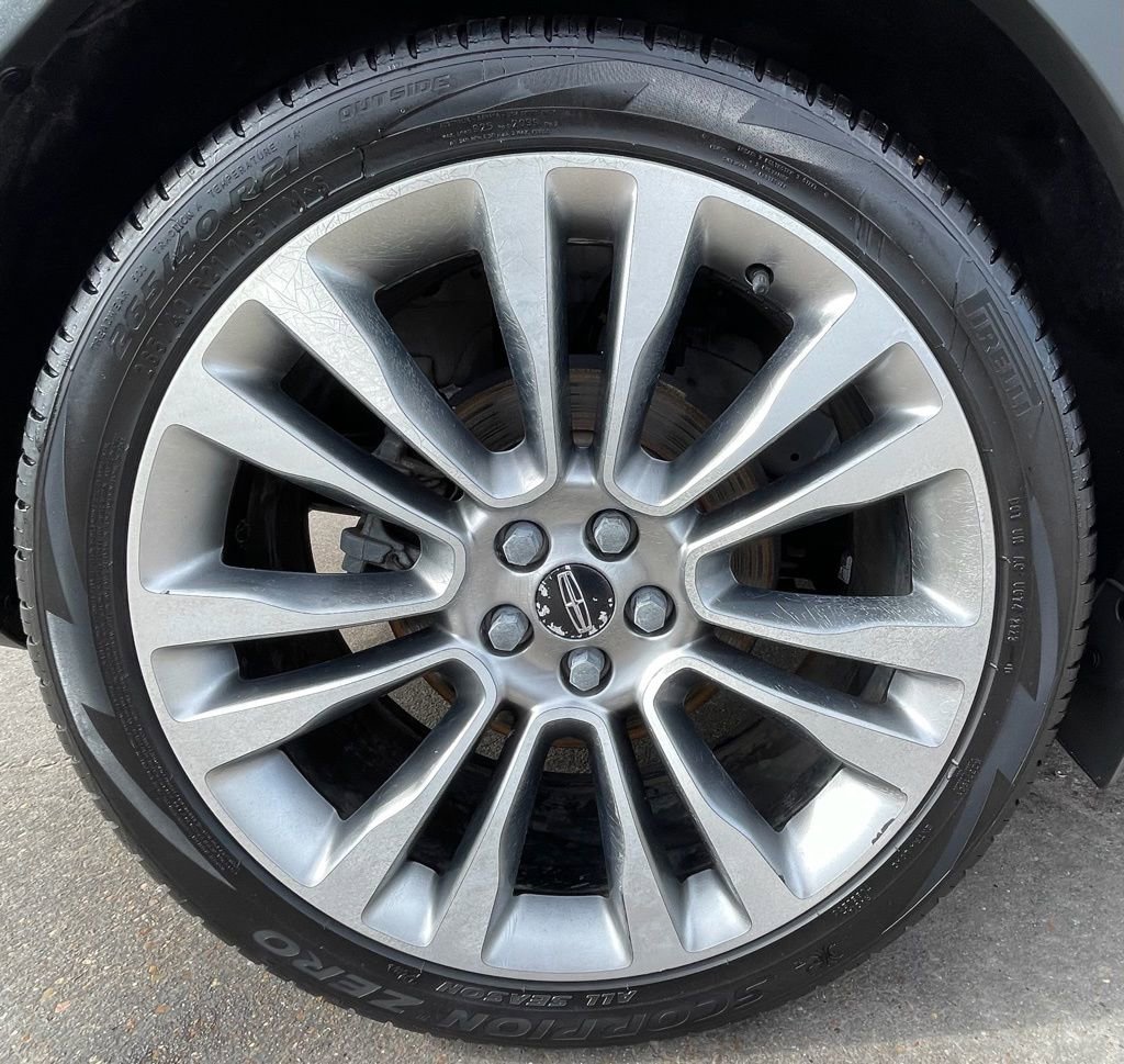 Used 2016 Lincoln MKX Reserve w/ Luxury Package image 18