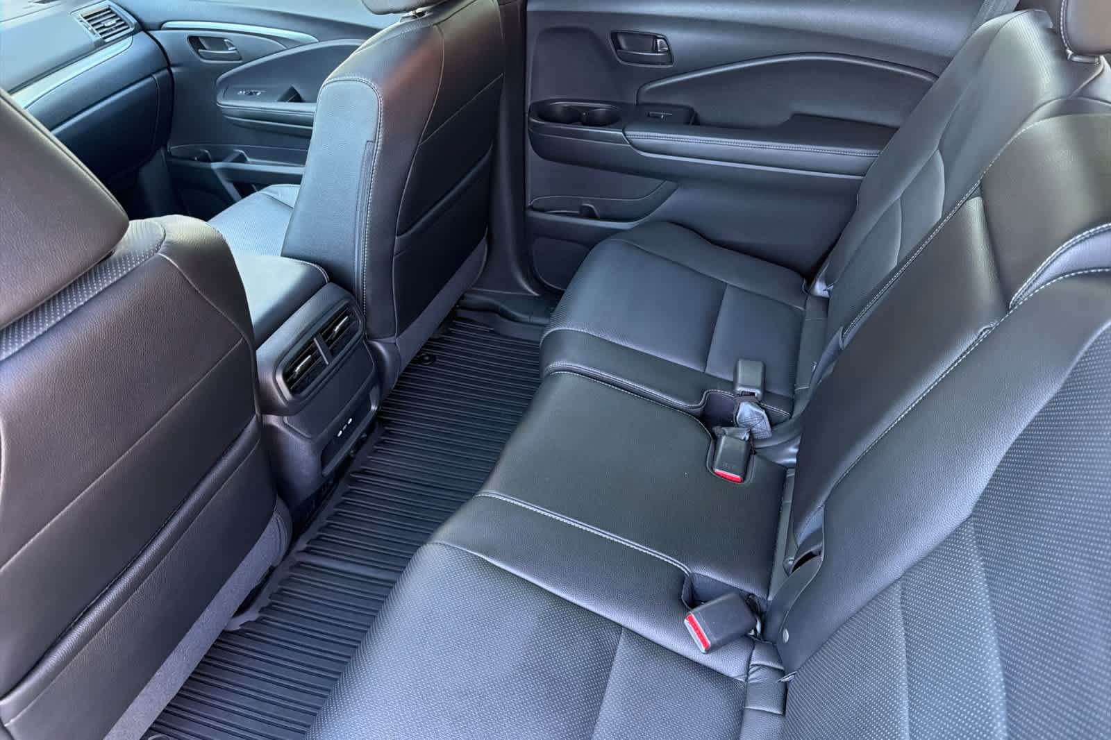 Used 2024 Honda Passport EX-L image 4