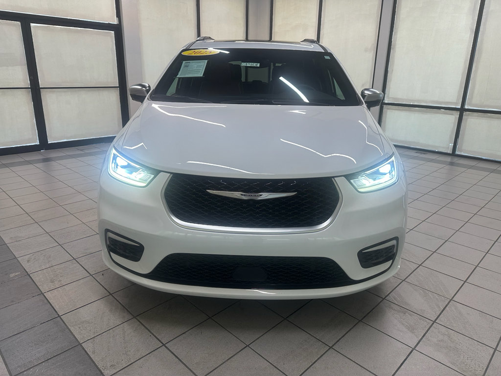 Used 2025 Chrysler Pacifica Pinnacle FWD image 13