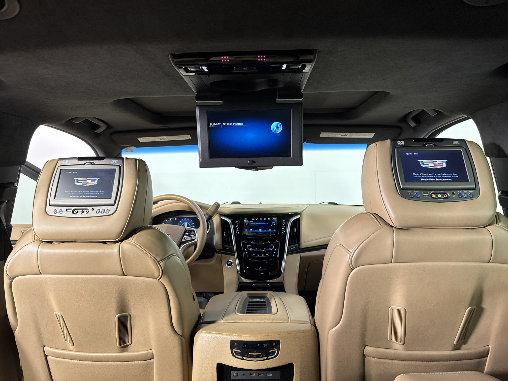 Used 2018 Cadillac Escalade Platinum AWD/4WD image 30