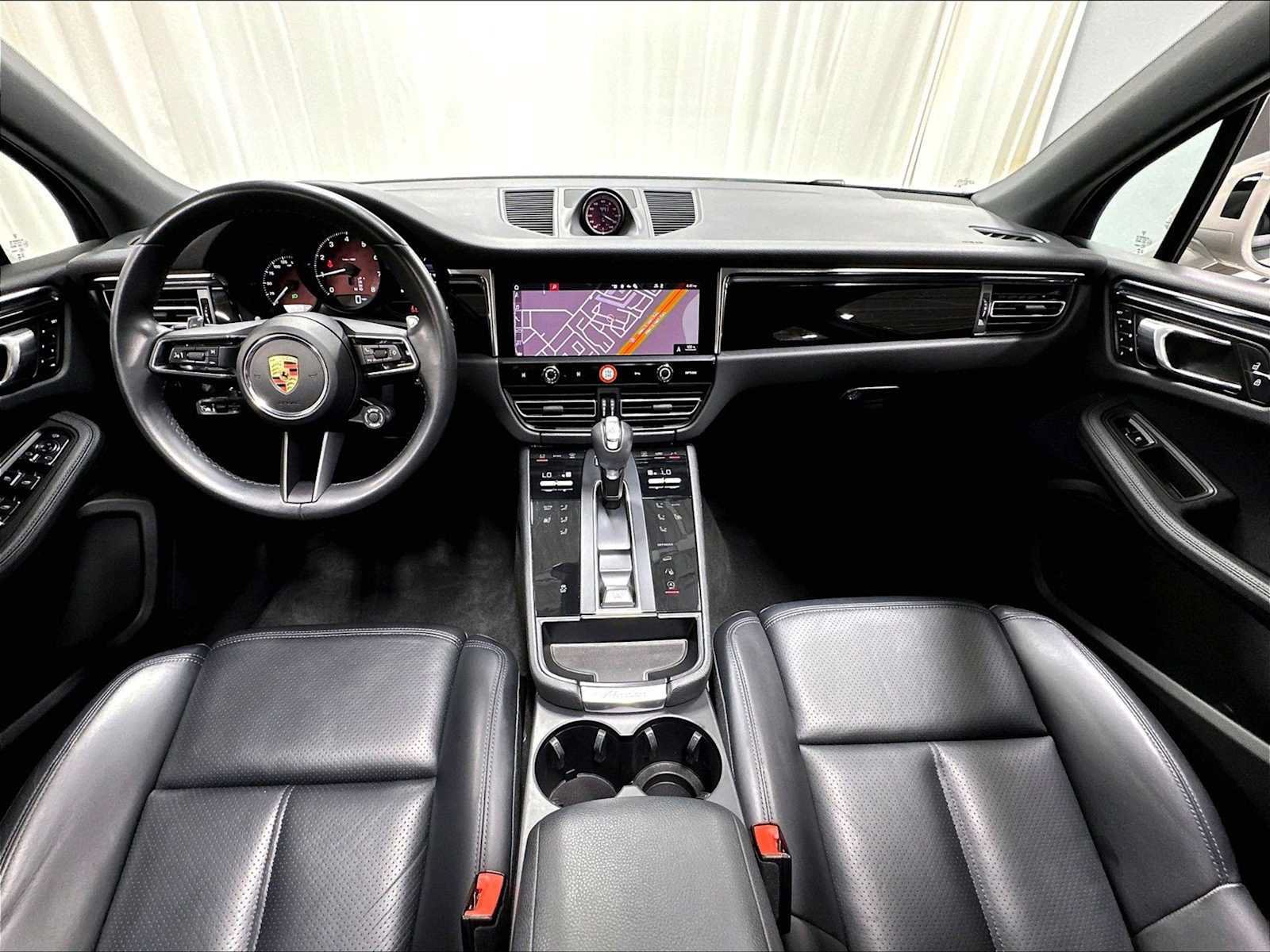 Used 2023 Porsche Macan AWD/4WD image 16
