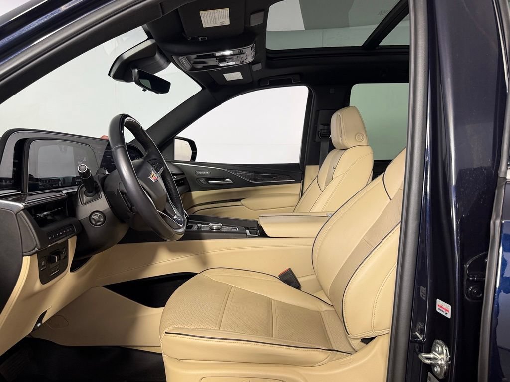 Used 2023 Cadillac Escalade Premium Luxury w/ Performance Package AWD/4WD image 18