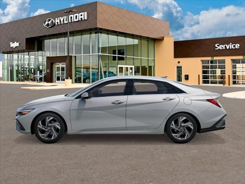 New 2025 Hyundai Elantra Limited FWD image 3
